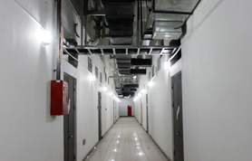 西安聯(lián)通IDC機(jī)房走廊