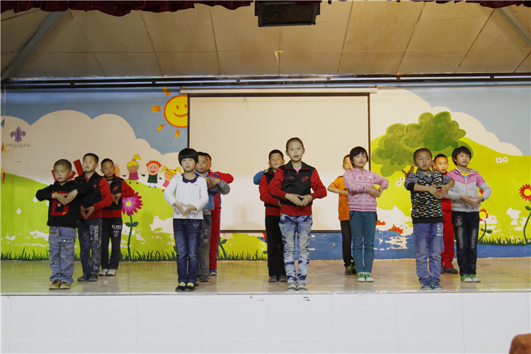 陜西太陽(yáng)村兒童們純樸天真的才藝表演