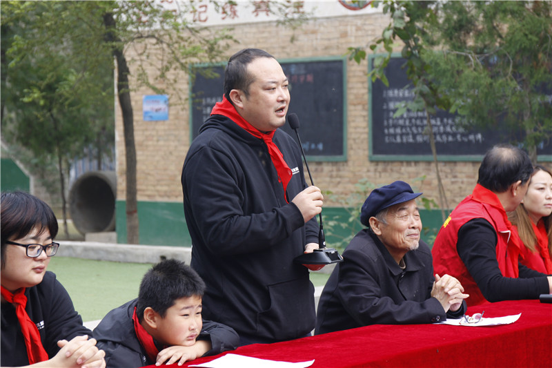 天互數(shù)據(jù)張總講話關切明日實驗小學的孩子們
