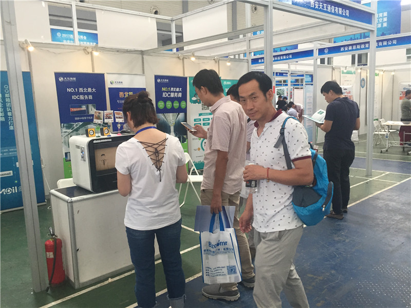 參展企業(yè)和嘉賓咨詢行業(yè)云解決方案，美猴云VIP專家團專業(yè)解答