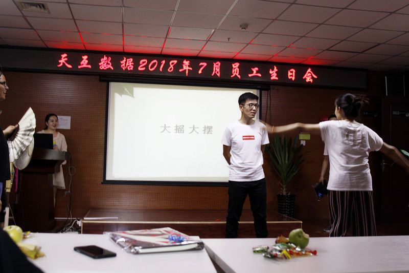 你來(lái)比劃我來(lái)猜”，默契度和演技大考驗(yàn)