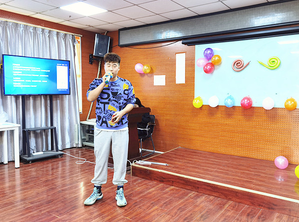 陽(yáng)春三月，風(fēng)和日麗，為你送上生日祝福！