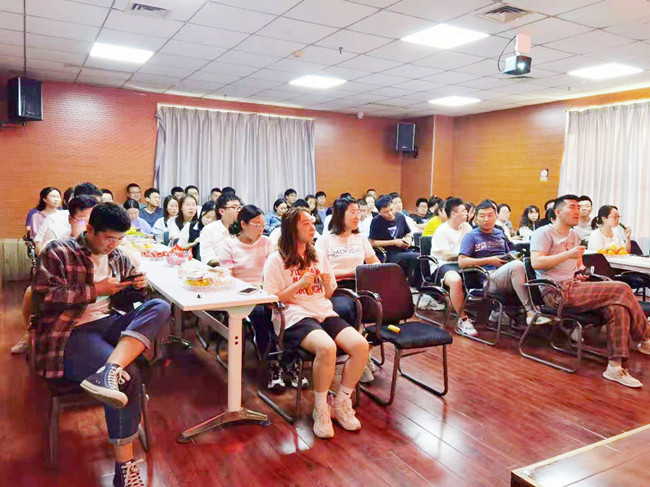 天互數(shù)據(jù)組織母親節(jié)觀影活動，致敬所有母親！
